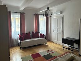 Diamond Astoria 4, Quiet Apartment