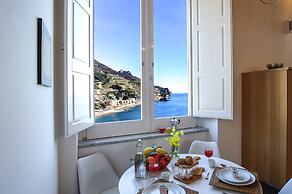 Castello Mezzacapo by Starhost