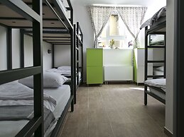 Varad Inn Hostel and Cafe