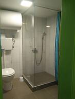 Varad Inn Hostel and Cafe