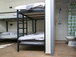 Varad Inn Hostel and Cafe