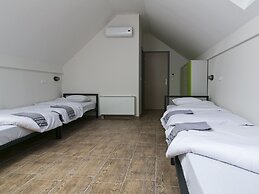 Varad Inn Hostel and Cafe
