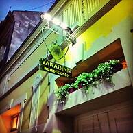 Varad Inn Hostel and Cafe