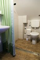 Varad Inn Hostel and Cafe