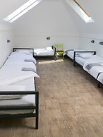 Varad Inn Hostel and Cafe