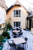 Varad Inn Hostel and Cafe