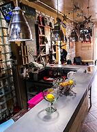 Varad Inn Hostel and Cafe