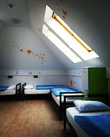 Varad Inn Hostel and Cafe