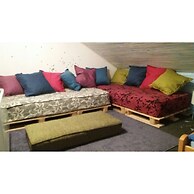 Varad Inn Hostel and Cafe