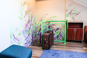 Varad Inn Hostel and Cafe