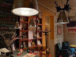Varad Inn Hostel and Cafe