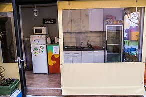 Varad Inn Hostel and Cafe