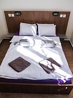 Varad Inn Hostel and Cafe