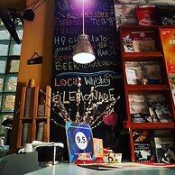 Varad Inn Hostel and Cafe
