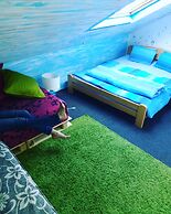Varad Inn Hostel and Cafe