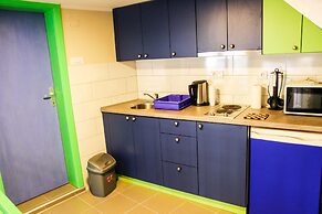 Varad Inn Hostel and Cafe
