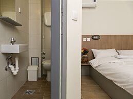 Varad Inn Hostel and Cafe