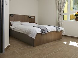 Varad Inn Hostel and Cafe