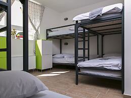 Varad Inn Hostel and Cafe