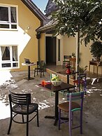 Varad Inn Hostel and Cafe