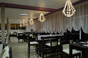 Tropics Hotel