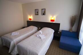 Tropics Hotel