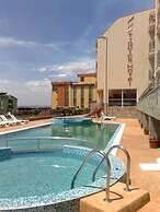 Tropics Hotel
