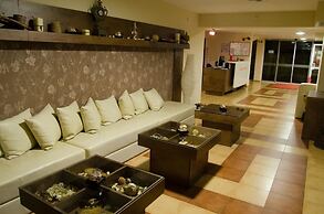Tropics Hotel