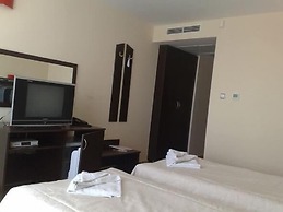 Tropics Hotel