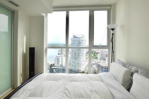 Bright 2 Bed Lakeview Suite