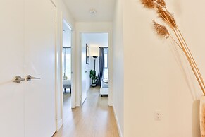 Gorgeous 2 Storey Townhouse