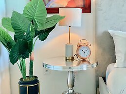 Gorgeous 2 Storey Townhouse