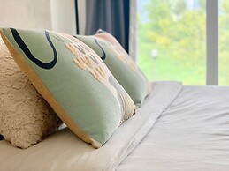 Gorgeous 2 Storey Townhouse