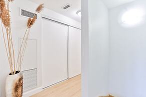 Gorgeous 2 Storey Townhouse