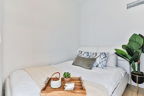 Gorgeous 2 Storey Townhouse