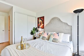 Gorgeous 2 Storey Townhouse