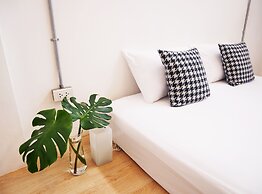 The Companion - Hostel