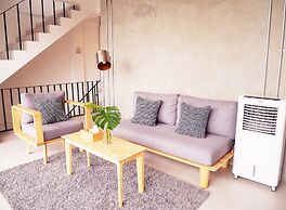 The Companion - Hostel