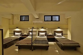 NIGHT-HALT Dormitory - Hostel