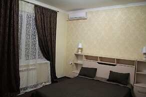 V Gostyah U Julii Guest House