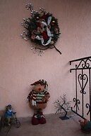 V Gostyah U Julii Guest House