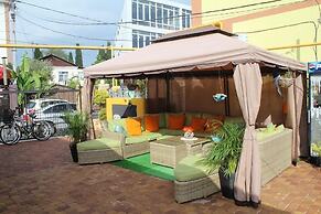 V Gostyah U Julii Guest House