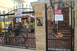 V Gostyah U Julii Guest House