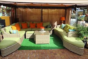 V Gostyah U Julii Guest House