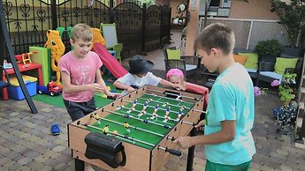 V Gostyah U Julii Guest House