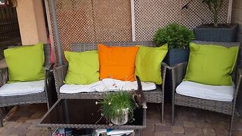 V Gostyah U Julii Guest House