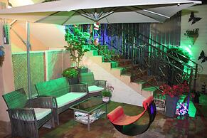 V Gostyah U Julii Guest House