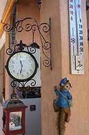 V Gostyah U Julii Guest House