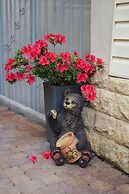 V Gostyah U Julii Guest House