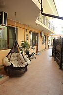 V Gostyah U Julii Guest House